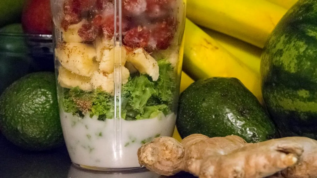 Ar putea băuturile proteice să înlocuiască o masă obișnuită? Un nutriționist avertizează asupra acestei practici