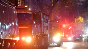 Mai multe echipaje de pompieri au încurcat locaţia la incendiul de la Craiova: S-au dus la Pediatrie în loc Psihiatrie/ Trei cadre medicale au suferit fracturi după ce au sărit de la etaj