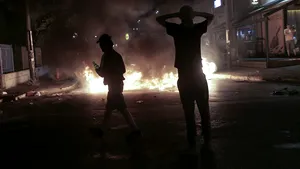 Violenţe la Atena şi Salonic. Confruntări între studenţi şi poliţie, la un marş de comemorare a revoltei din 1973 | VIDEO