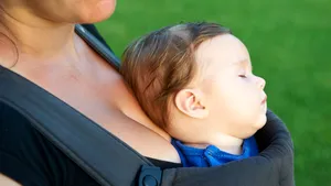 Maternitatea, piedică în carieră. Concediul de maternitate este motivul diferenţelor financiare