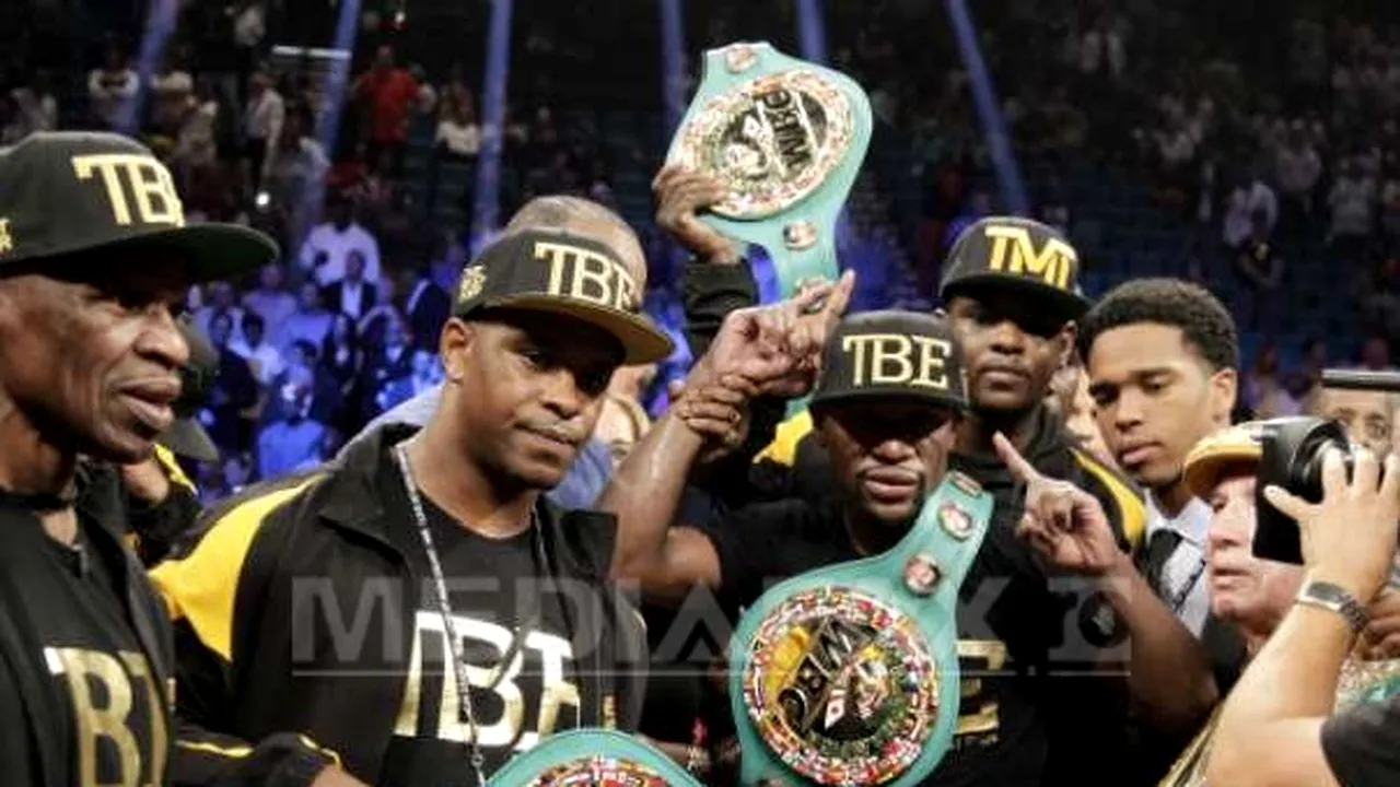 Floyd Mayweather l-a învins pe Marcos Maidana şi şi-a păstrat titlurile WBA şi WBC