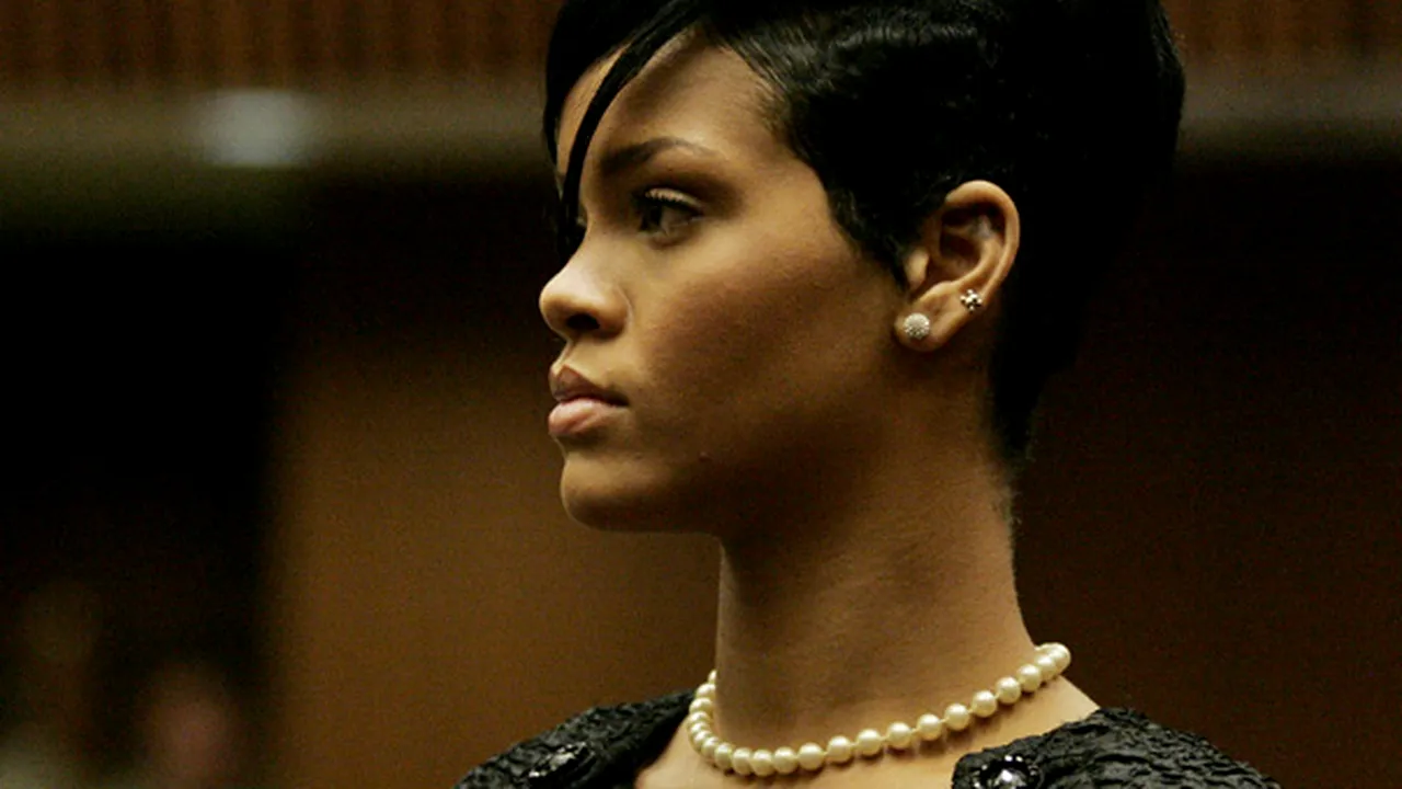 Rihanna îşi înjură şi amenintă angajaţii