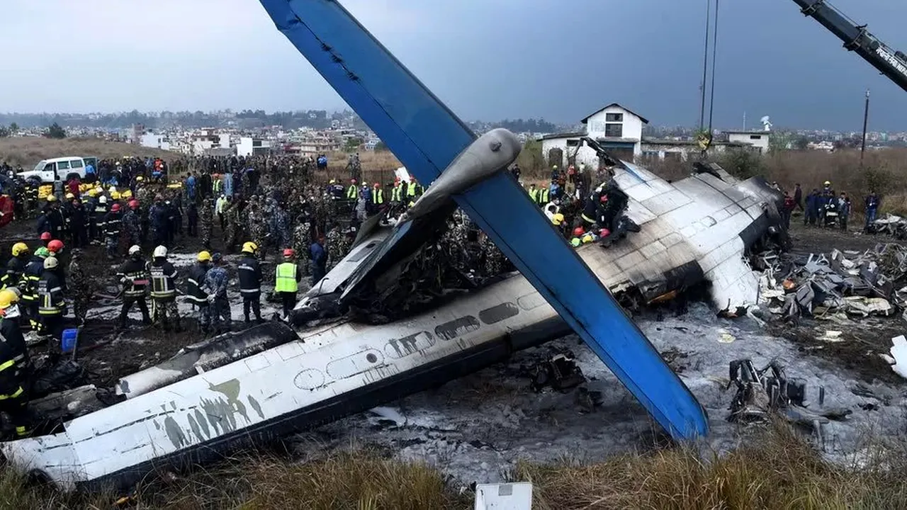 Accidentul aviatic din Nepal: zeci de oameni au murit, câteva victime au ajuns la spital