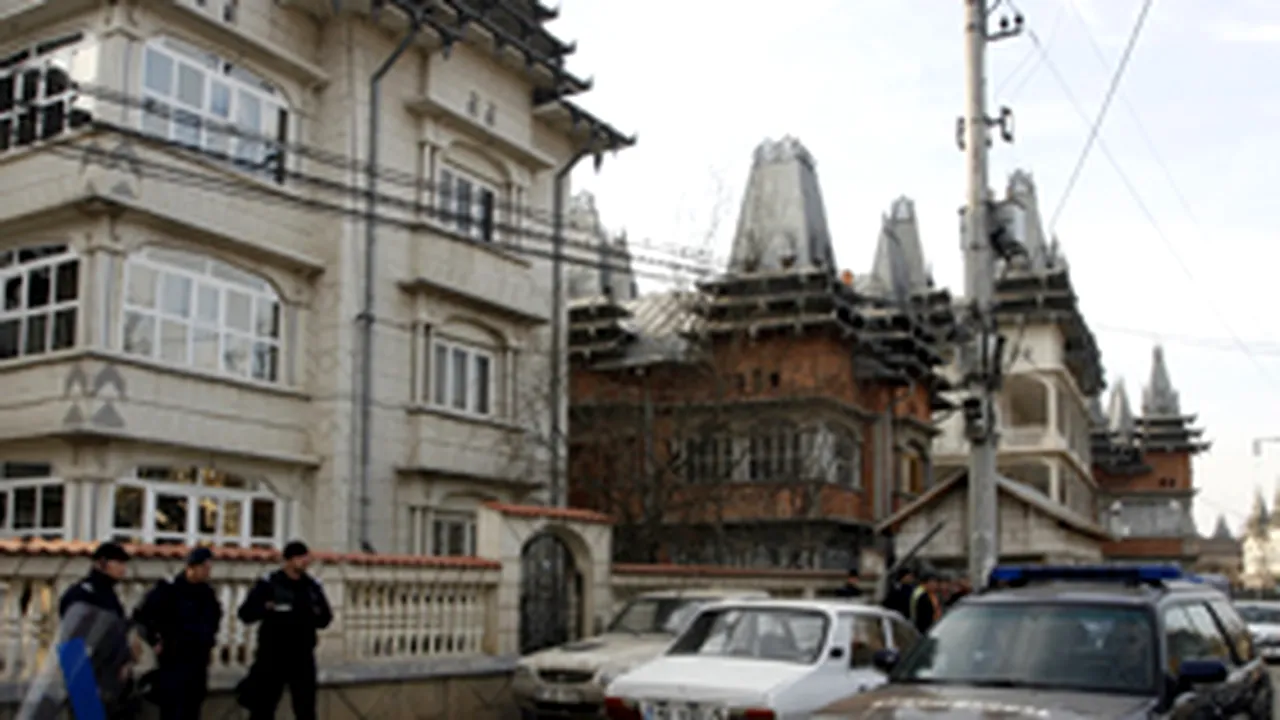Mai multe arme au fost confiscate şi un bărbat reţinut, după percheziţiile de la Sinteşti
