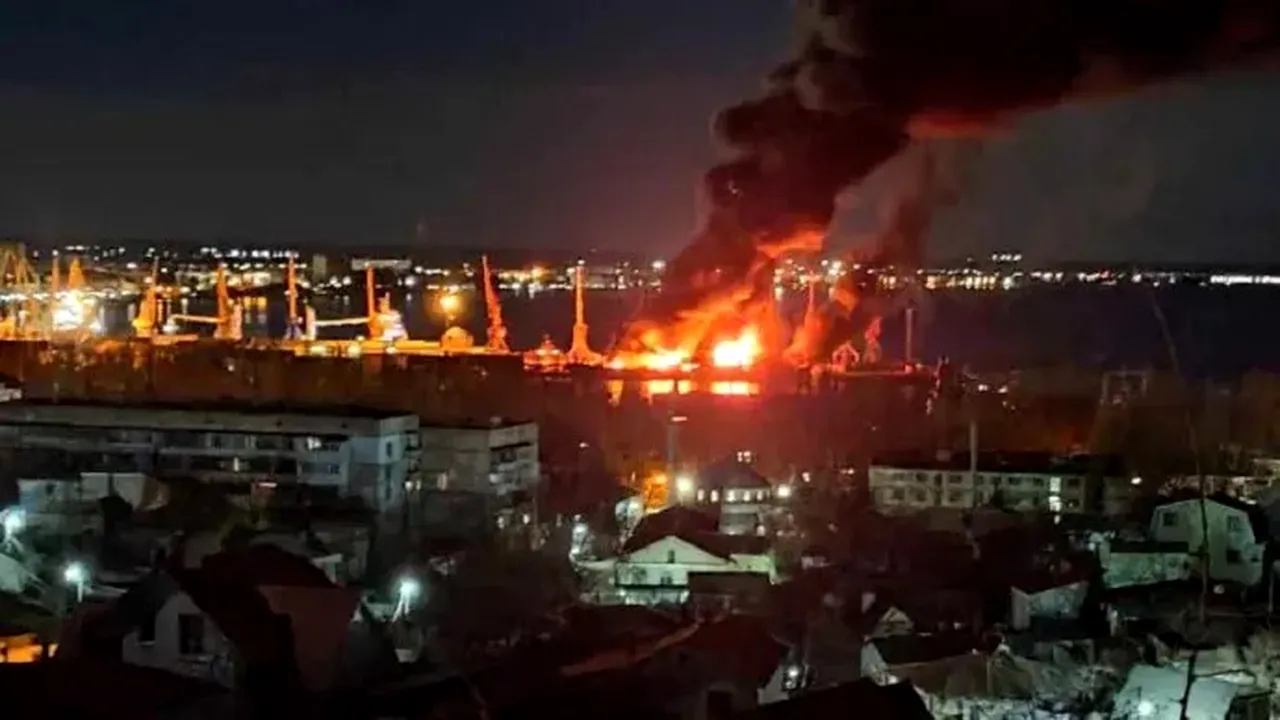 Ucraina revendică distrugerea unei importante nave militare ruseşti în Crimeea