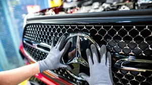 Mercedes-Benz vede oportunități în industria apărării: vehicule speciale și sisteme anti-drone