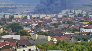 Incendiu puternic la o fabrică de celuloză din Drobeta-Turnu Severin. Un mesaj RO-Alert a fost emis