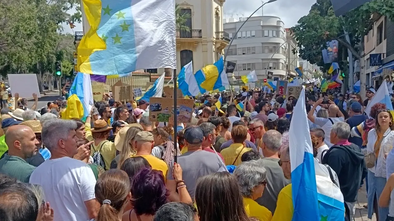 Proteste ample, cu mii de persoane, față de turismul excesiv în Insulele Canare