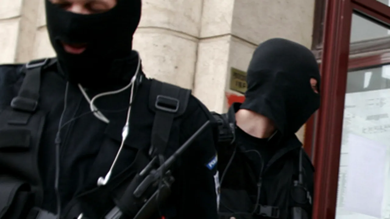 Peste 2 kilograme de heroină, descoperite de poliţişti în Capitală
