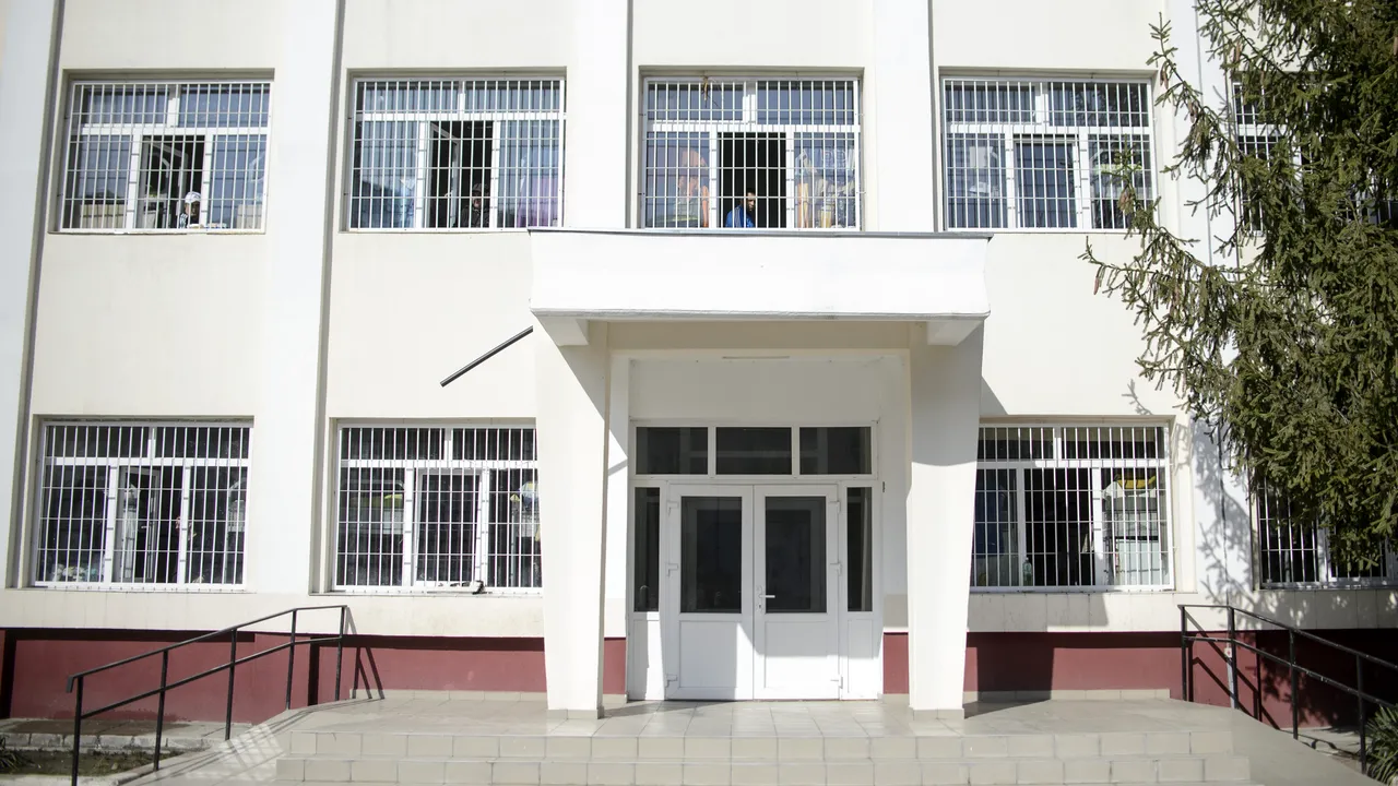 O anchetă a fost deschisă la Penitenciarul Găeşti, după ce un deţinut a fost găsit mort