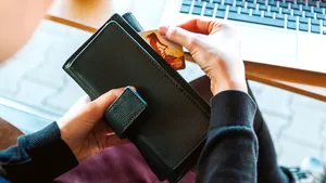 O fostă angajată la Ministerul Dezvoltării câştiga aproape 500.000 de lei pe an. Ce avere are