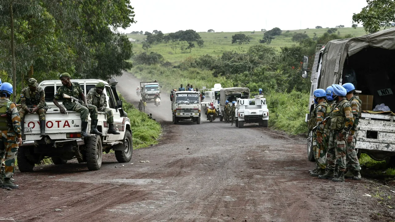 Situaţia din RD Congo devine critică. Ambasadele occidentale au fost atacate. În Est, unde luptă şi mercenarii români, se dau bătălii grele cu rebelii M23 susţinuţi de Rwanda