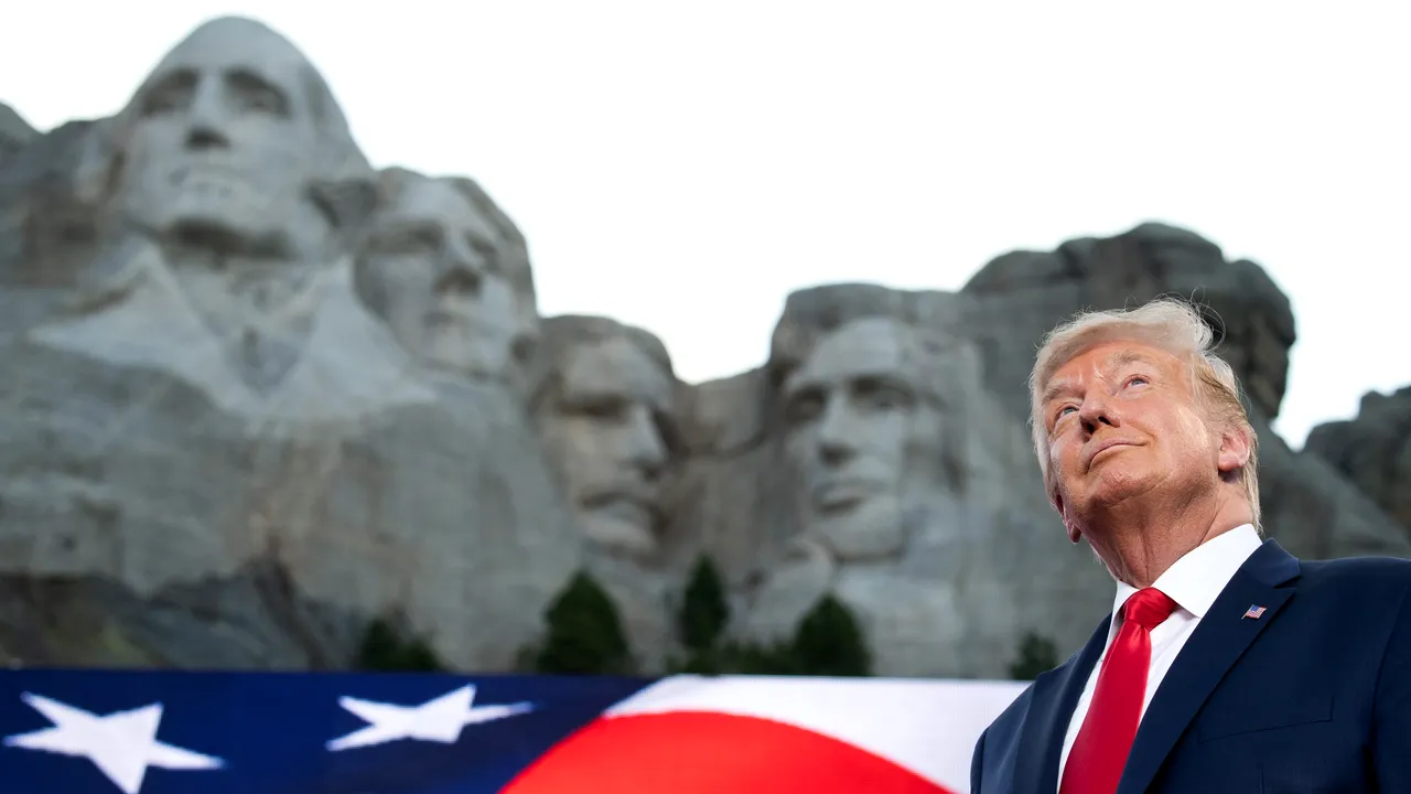 Chipul lui Donald Trump, sculptat pe Muntele Rushmore? Reacţia preşedintelui SUA: Fake news, dar „o idee bună”
