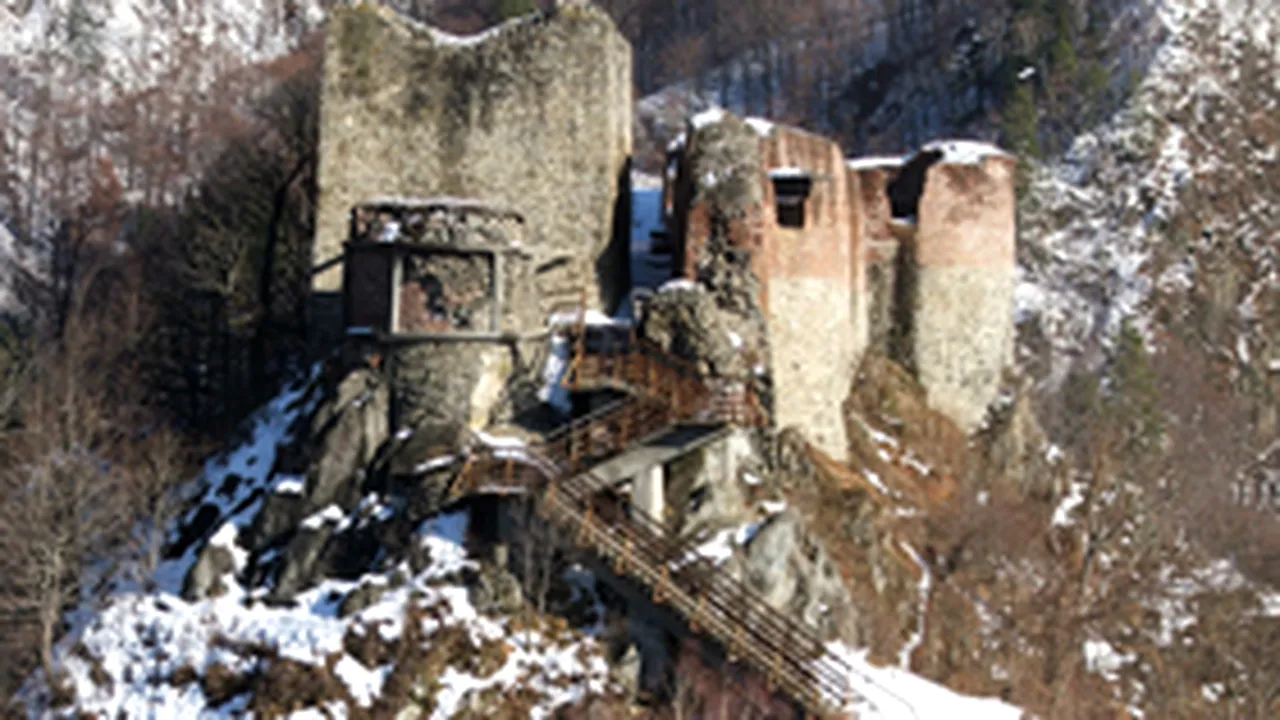 Cetatea Poenari va fi reconstruită din gheaţă, la scară redusă