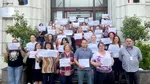 „Fără grefieri, justiția se blochează”.Grefierii protestează pe scările instanțelor și parchetelor împotriva legii salarizării
