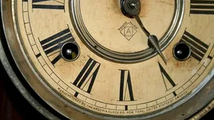 Sâmbătă noaptea, România trece la ora de iarnă