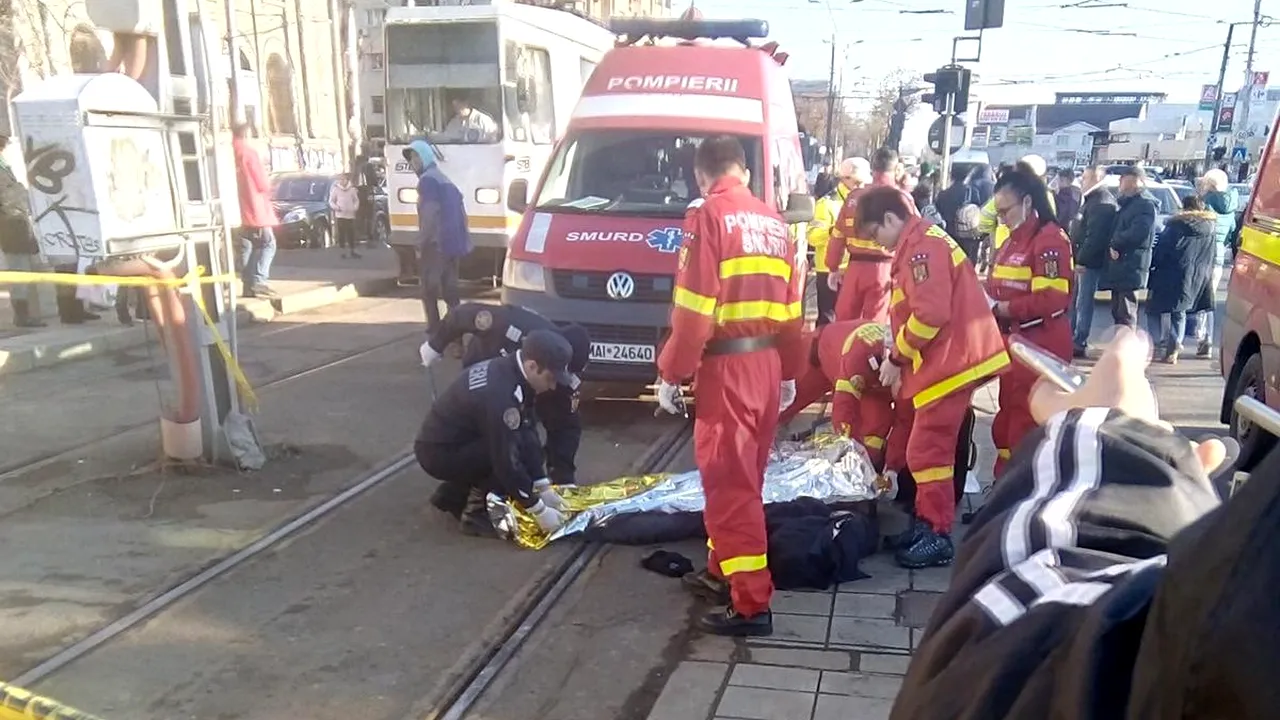 INCIDENT grav în Capitală: Un bărbat a murit după ce a fost împins în faţa tramvaiului de un om al străzii | FOTO, VIDEO