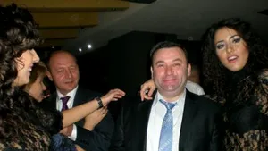 Vezi cum s-au distrat Boc şi Băsescu de Revelion - FOTO