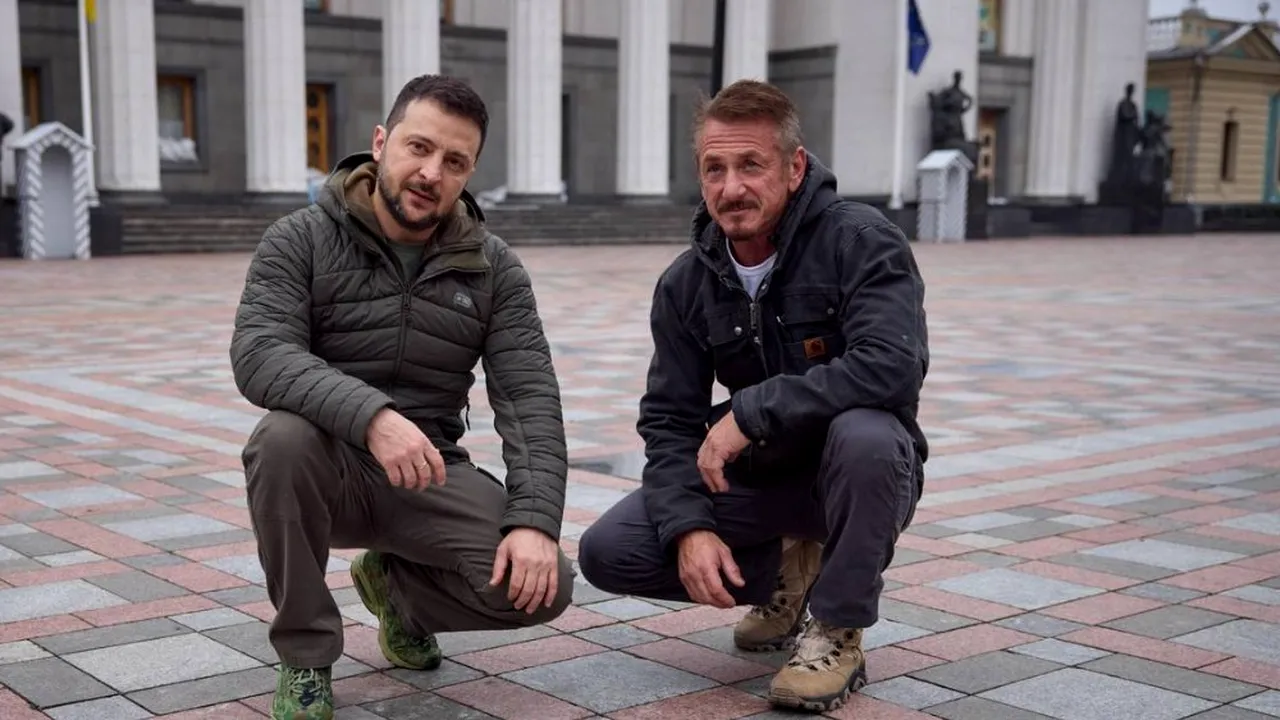 Actorul american Sean Penn îi oferă Oscarul lui Zelenski: Va rămâne la Kiev până la victorie
