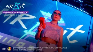 Vizualuri vibrante: Premiera YouTube a cântăreţei Emy Alupei, cu o piesă dedicată cazinoului Mr Bit (P)

