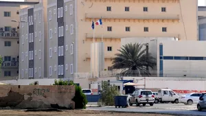 Patru oameni au fost răniţi în urma unui atac cu grenadă în cadrul ceremoniei de comemorare a expaţilor francezi şi britanici, în Arabia Saudită 