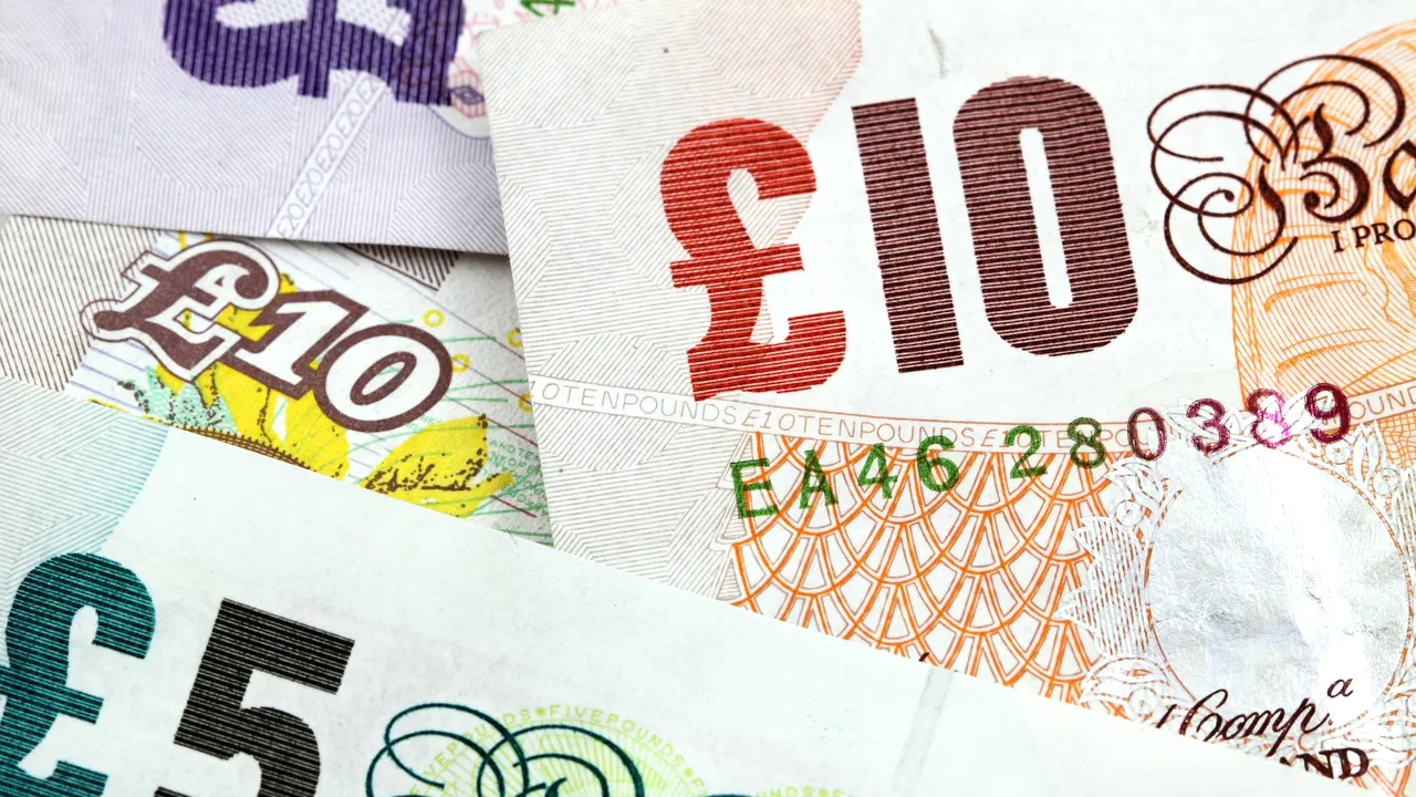 Revenire neaşteptată: Economia britanică a evitat recesiunea şi urcat cu 0.3% în trimestrul al treilea