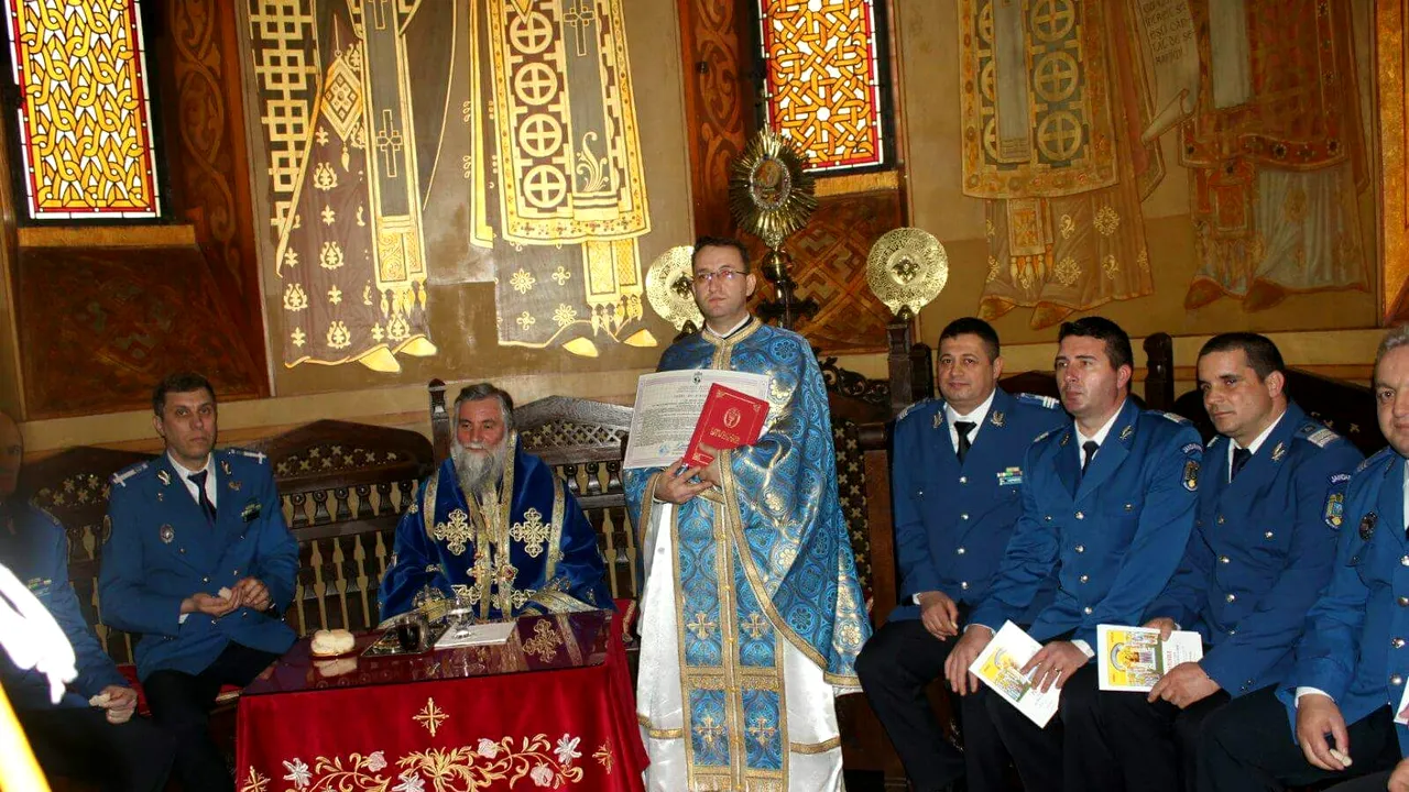 Singurul jandarm-preot din România se împarte între slujbele la biserică şi misiunile operative din Jandarmerie | FOTO