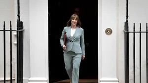 Ministra de Finanțe Rachel Reeves anunță planuri de creșteri de taxe și reducere de cheltuieli