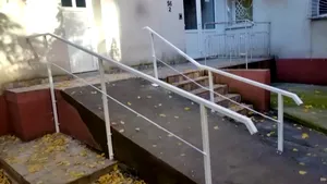 Două noi rampe pentru persoane cu dizabilități, realizate de Societatea INFRASTRUCTURĂ S5 (P)