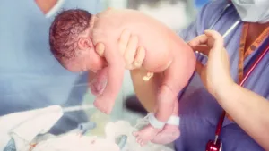 O femeie a născut în Italia chiar în timpul unui infarct