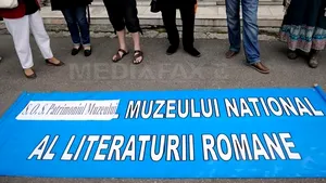 Protest la Muzeul Literaturii: Peste 20 de persoane au atras atenţia că instituţia rămâne fără sediu