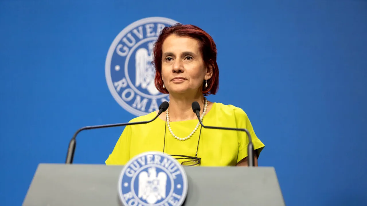 The government spokesperson has published her bachelor's degree. She studied at a private university