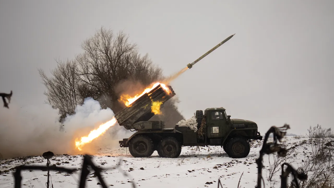 Războiul din Ucraina, ziua 369. Mai multe explozii au fost raportate în jurul Kievului / Zelenski recunoaşte situaţia dificilă din Bahmut / Ruşii continuă bombardarea aşezărilor civile ucrainene / Marea campioană rusă Isinbaeva, interzisă în Ucraina / Continuă călătoriile-surpriză făcute de înalţi oficiali americani la Kiev