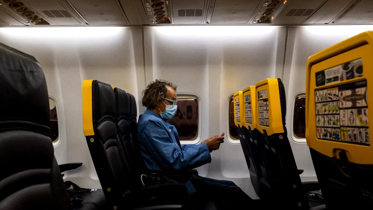 Studiu. Spaţiul liber între pasageri pe avion reduce riscul de a contracta coronavirus în timpul zborului