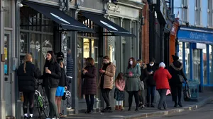 CORONAVIRUS 23 februarie. Situaţia pe judeţe. Bucureştiul a raportat mai puţine cazuri decât ieri, dar râmâne pe primul loc în topul infectărilor. Două judeţe sunt în scenariul roşu. LISTA completă