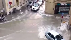 Atenţionare de călătorie: Cod portocaliu de ploi şi inundaţii în Franţa