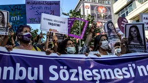 Turcia se retrage din convenţia de la Istanbul. Femeile au ieşit în stradă să protesteze