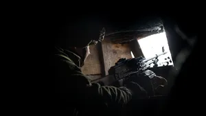 Presa ucraineană speculează posibila începere a ostilităţilor militare:  “Mercenarii ruşi au deschis focul cu arme grele în Lugansk. Un război pe scară largă cu Rusia abia începe sau a început deja”