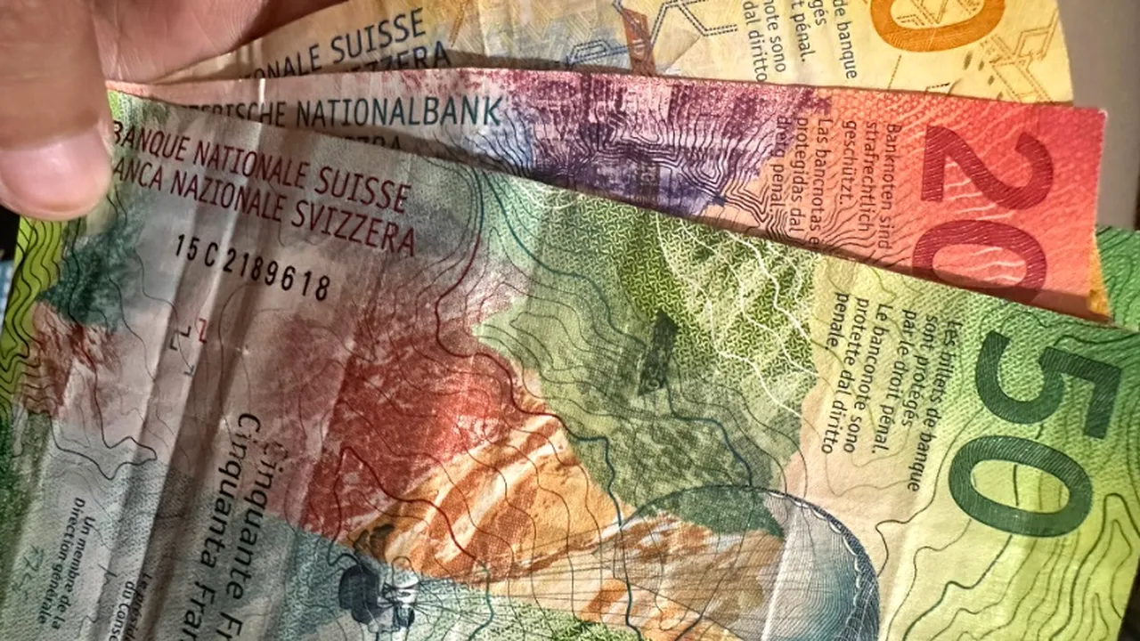 Francul elvețian urcă puternic. Banca Elveției se pregătește să intervină