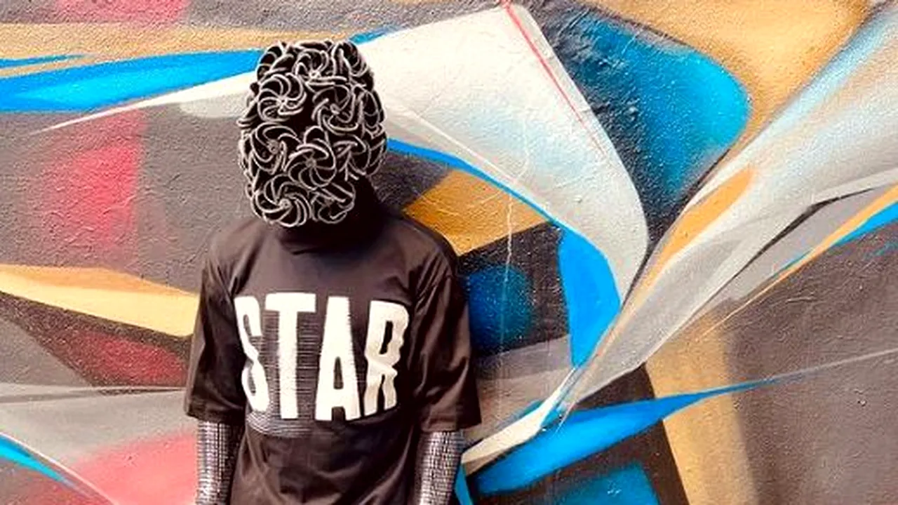 Un rapper mascat, care pretinde că este un fotbalist din Premier League, anunţă primul concert live