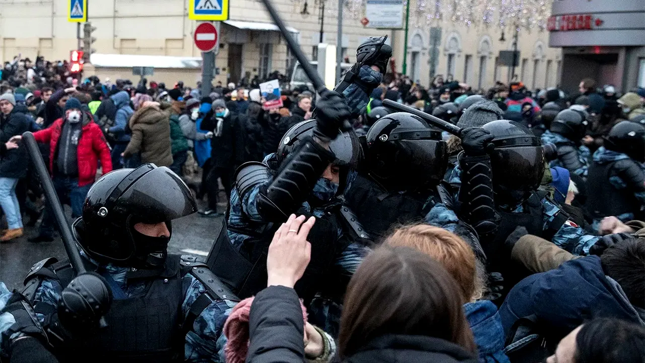 Peste 340 de persoane au fost arestate în Rusia la manifestările de comemorare a lui Navalnîi
