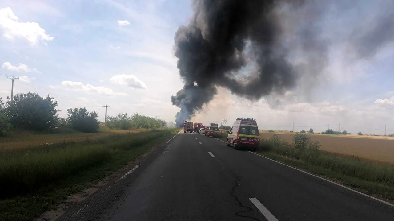Brăila: Impact între o cisternă încărcată cu benzină şi un autoturism. Maşinile au luat foc