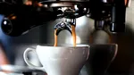 Semnele că bei prea multă cafea. La ce simptome să fii atent