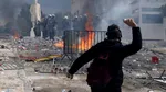 Lupte de stradă la Atena. Protestatarii i-au atacat pe poliţişti cu pietre şi cocktail-uri Molotov