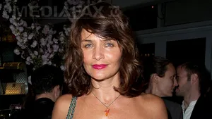 Helena Christensen, într-un pictorial incendiar la 44 de ani - FOTO