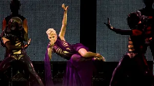 Kylie Minogue a aterizat la Bucureşti