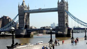 Construcţiile clonate din China: Imitaţiile clădirilor celebre din lume şi controversele lor - FOTO