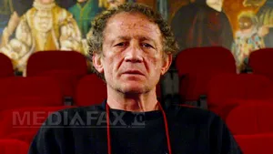 Directorul de teatru care a lovit cu maşina poarta Palatului Elysee a fost internat la psihiatrie