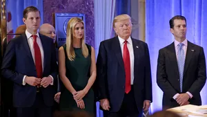 Donald Trump i-a luat din nou apărarea fiului său, 