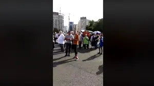 VIDEO | Un nou weekend cu proteste în Piaţa Victoriei. Cataramă: ”Milioane de concetăţeni au fost aduşi în pragul nebuniei. S-a suprimat dreptul la viaţă”